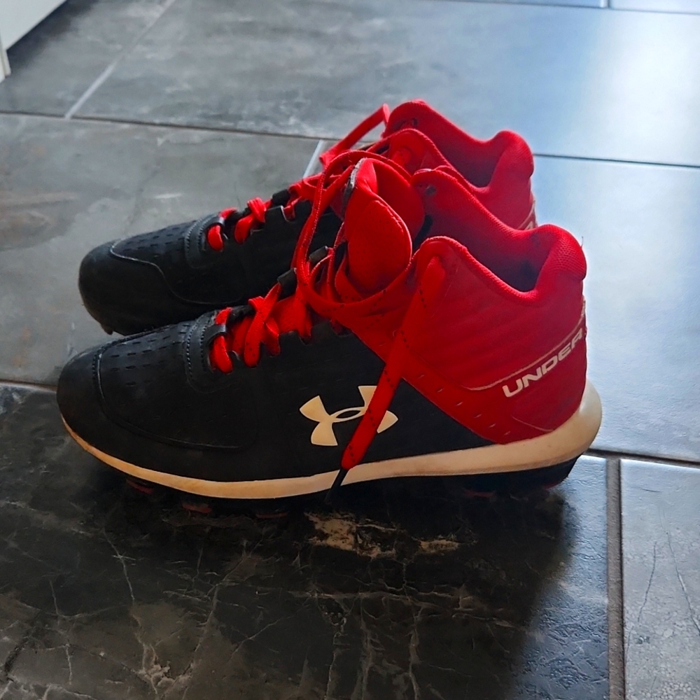 Baseball cleats